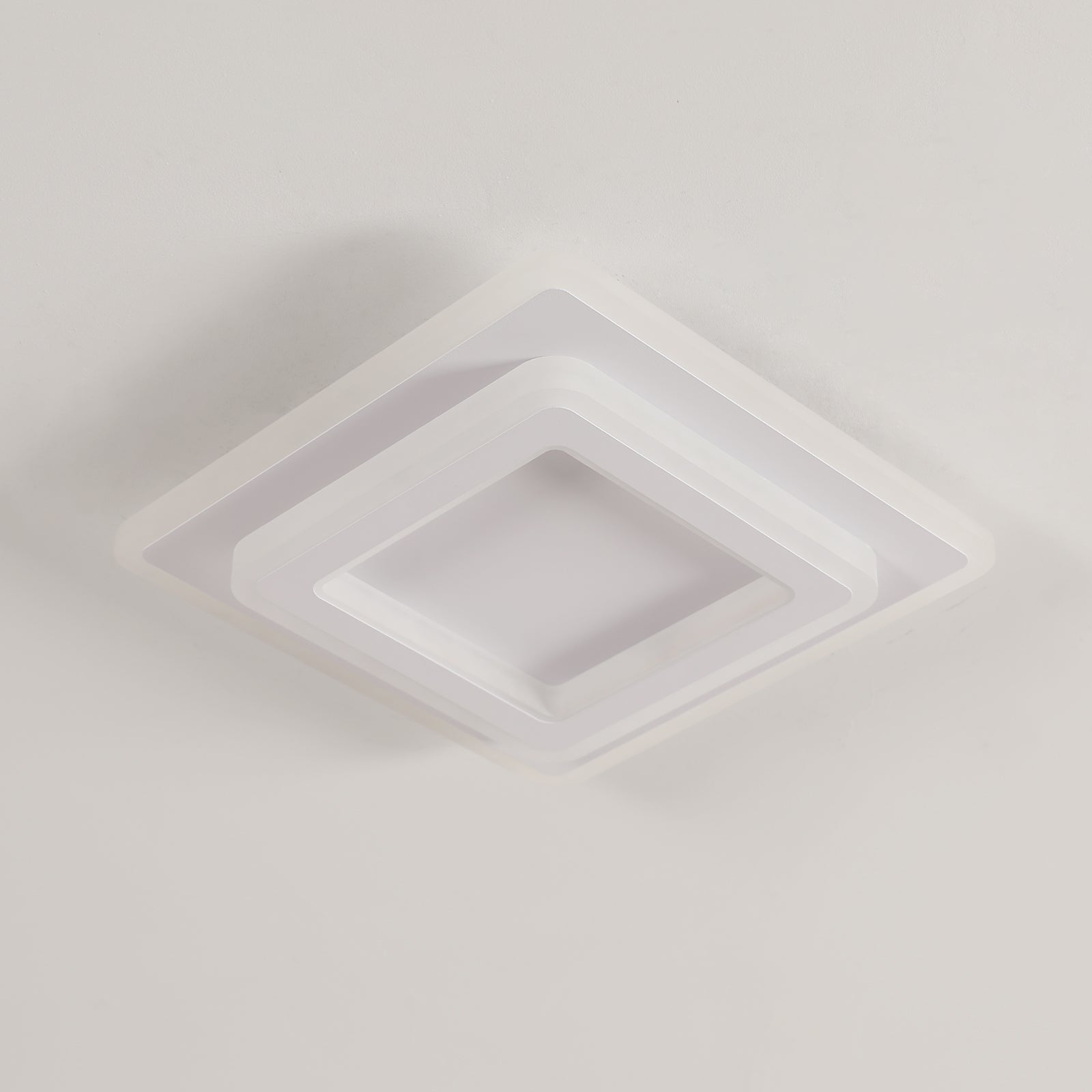 Plafoniera - Struttura in acrilico bianco, luce bianca