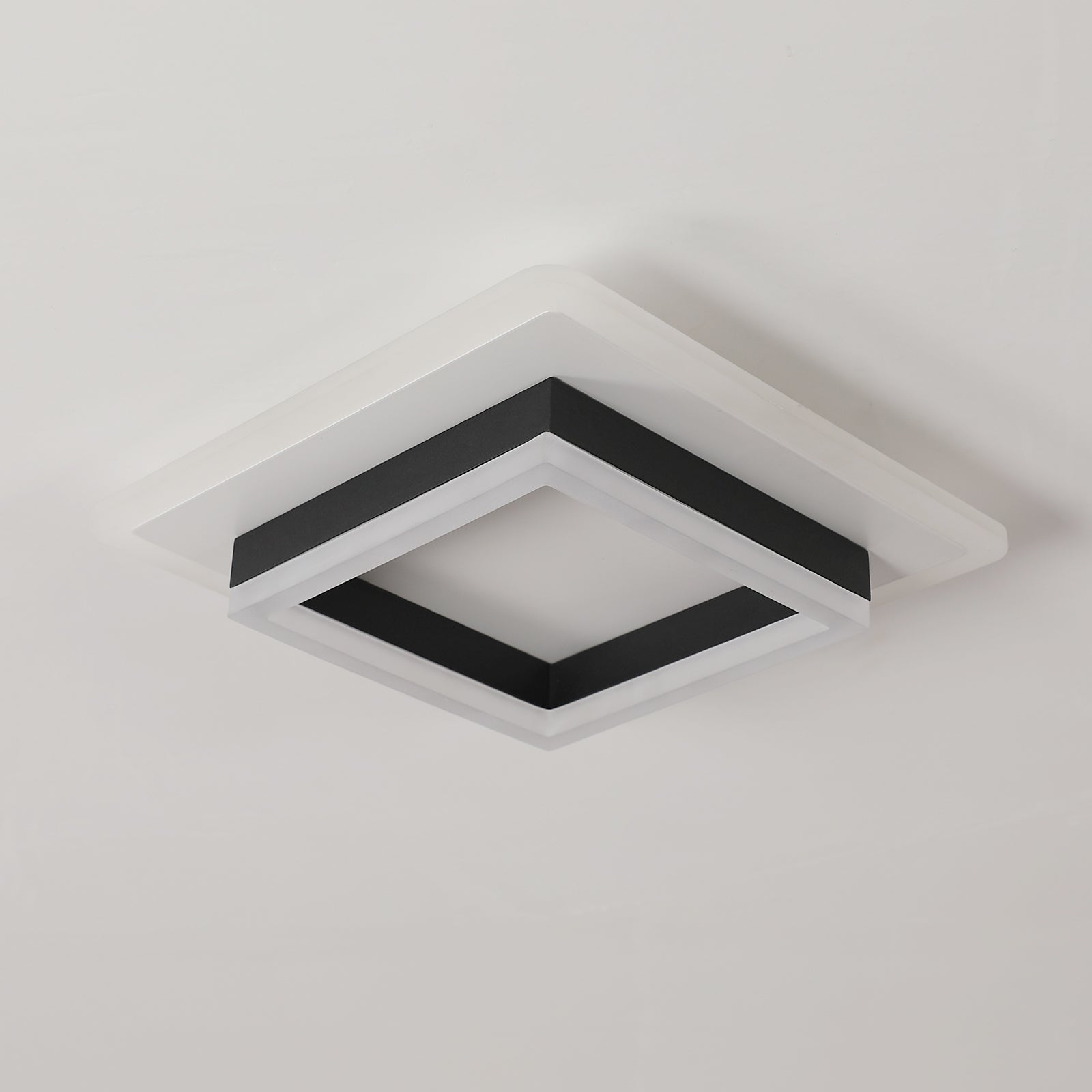 Plafoniera - Struttura in acrilico bianco e nero, luce bianca