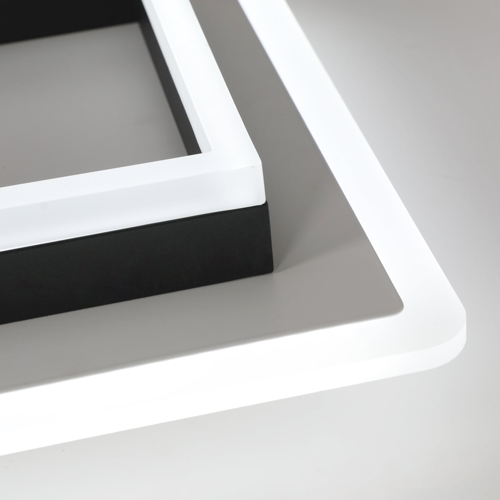 Plafoniera - Struttura in acrilico bianco e nero, luce bianca