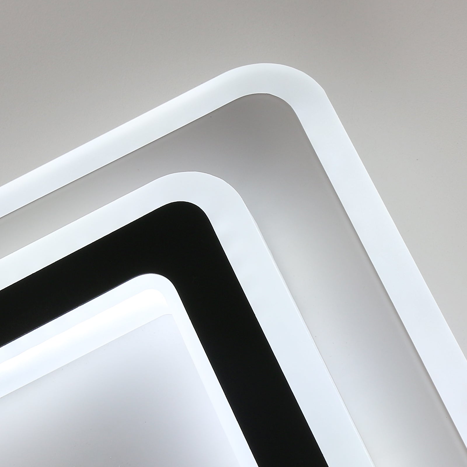 Plafoniera - Struttura in acrilico bianco e nero, luce bianca