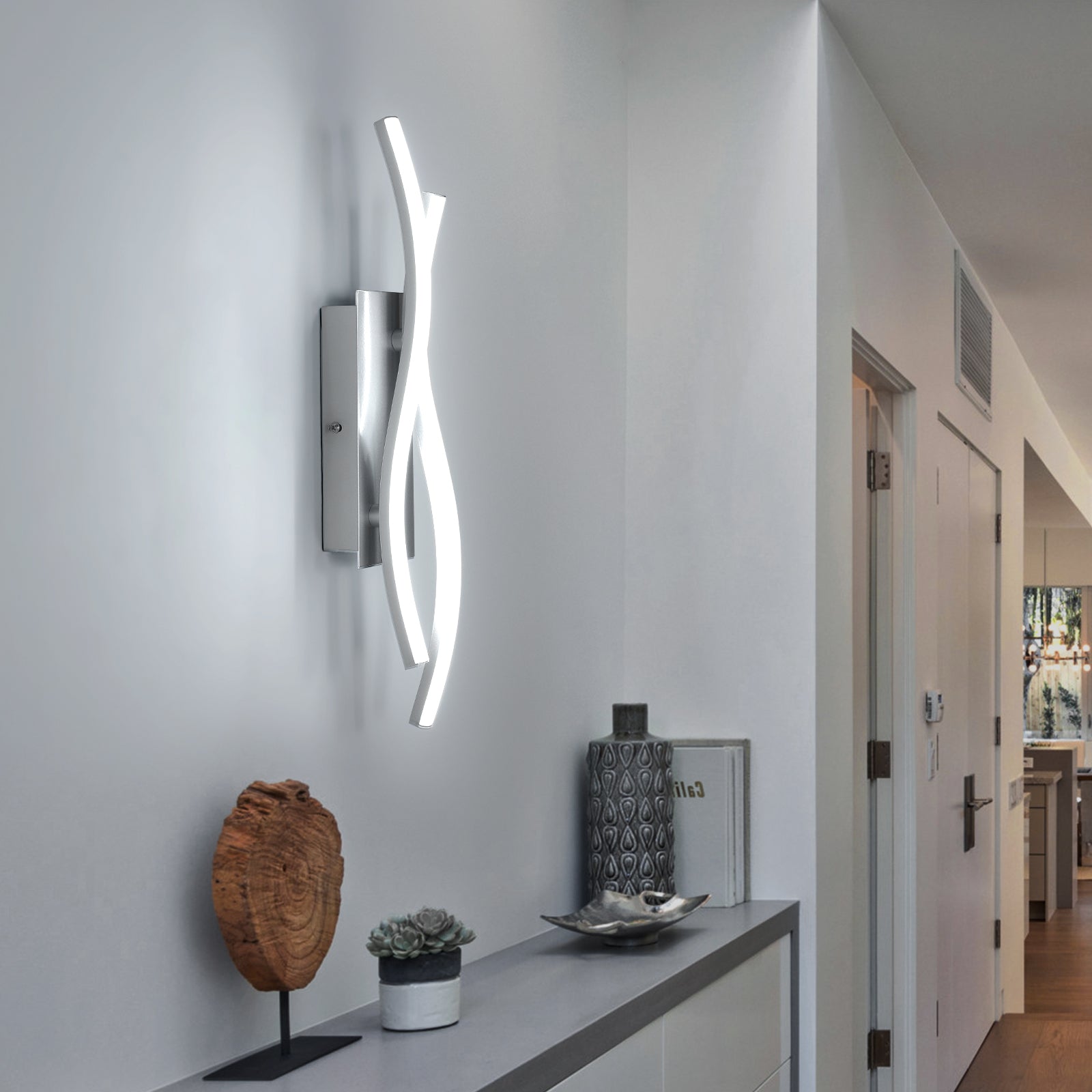 Wandleuchte – silberner Aluminiumrahmen, weißes Licht
