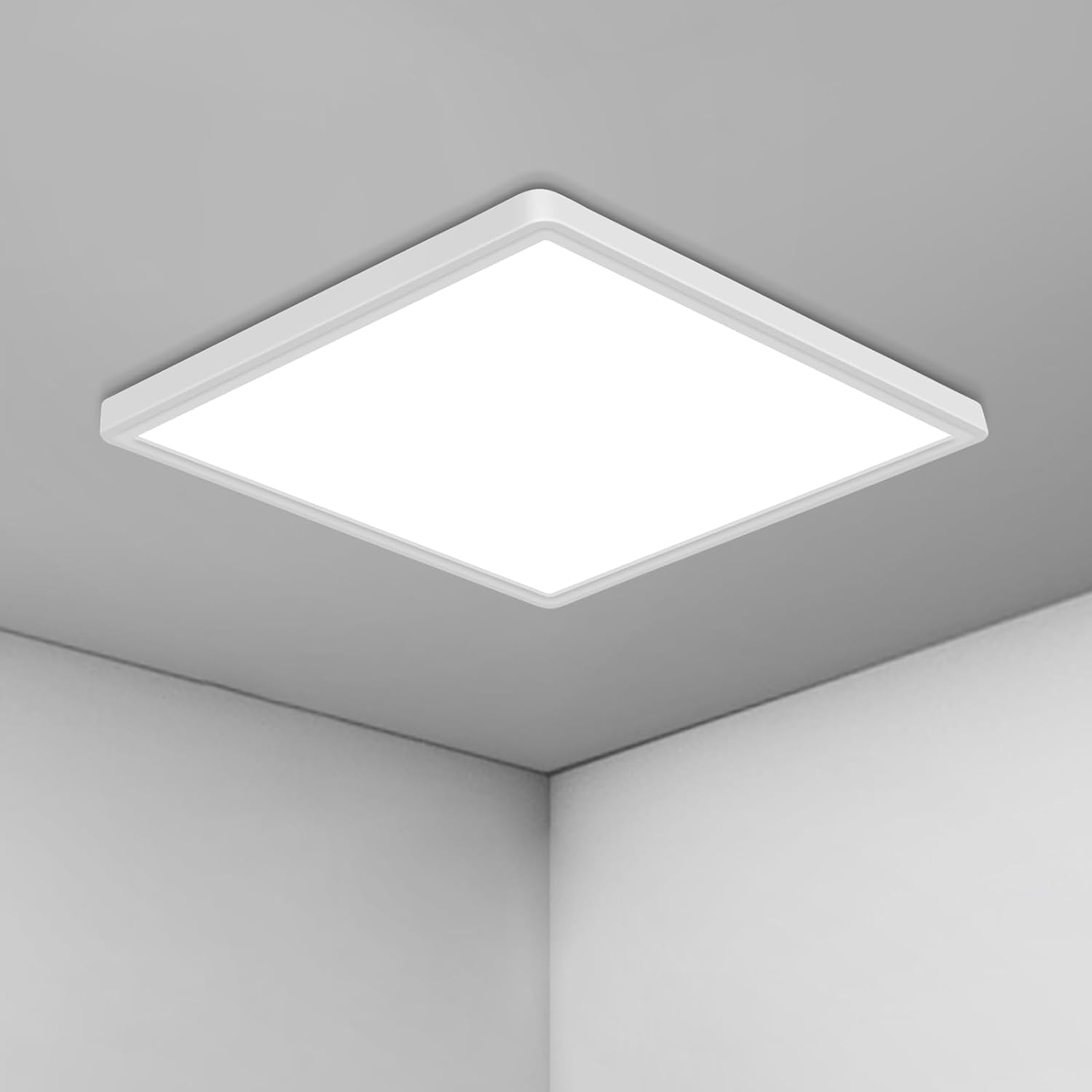 Deckenleuchte – weißer Kunststoffrahmen, weißes Licht