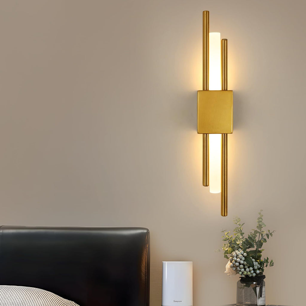 Wandleuchte – goldener Metallrahmen, warmes Licht