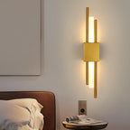 Wandleuchte – goldener Metallrahmen, warmes Licht