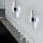 Wandleuchte - schwarzer Aluminiumrahmen, weißes Licht