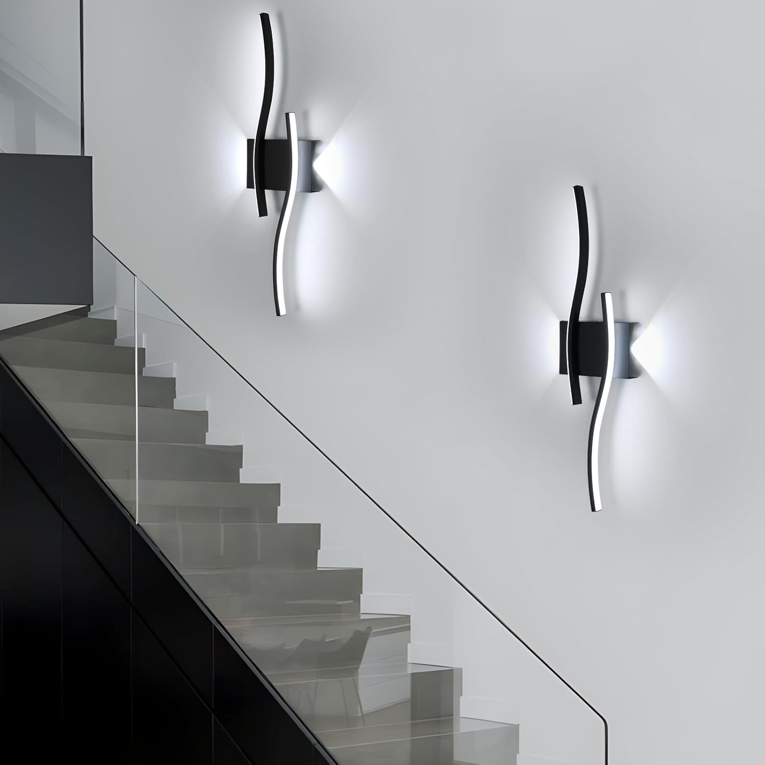 Wandleuchte - schwarzer Aluminiumrahmen, weißes Licht