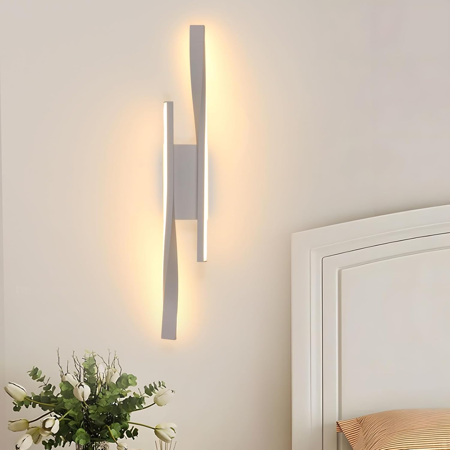 Wandleuchte – Weißer Aluminiumrahmen, warmes Licht