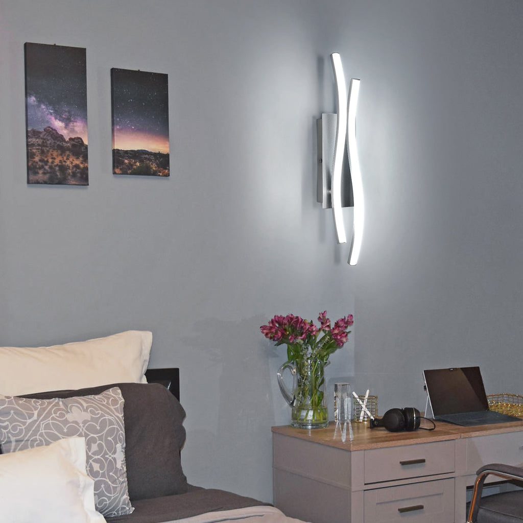 Wandleuchte – silberner Aluminiumrahmen, weißes Licht
