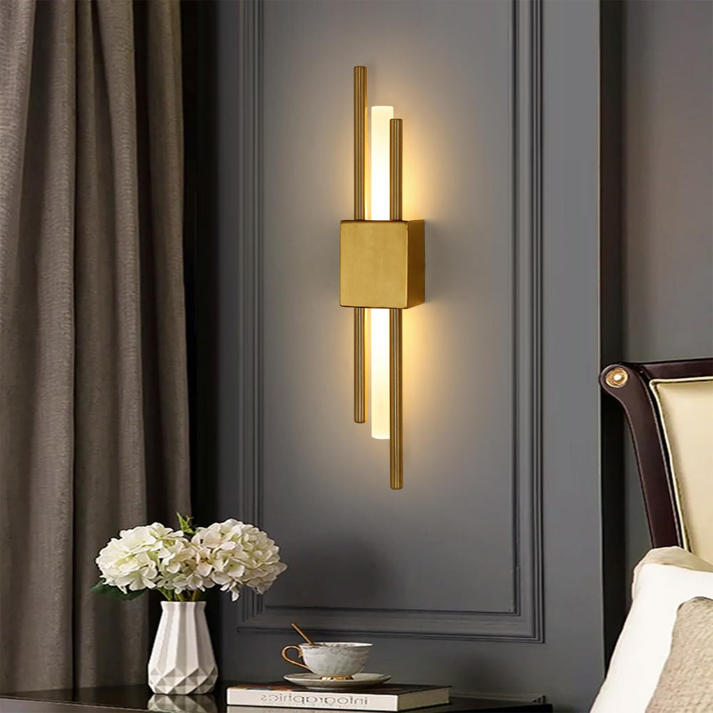 Wandleuchte – goldener Metallrahmen, warmes Licht