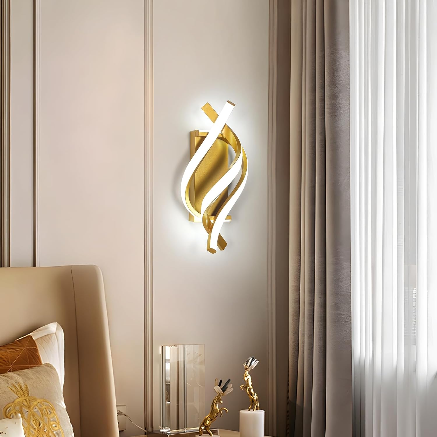 Wall Light - Gold Aluminium Frame, White Light