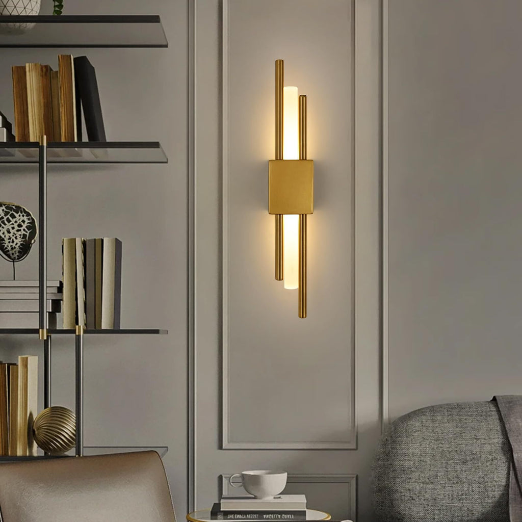 Wandleuchte – goldener Metallrahmen, warmes Licht