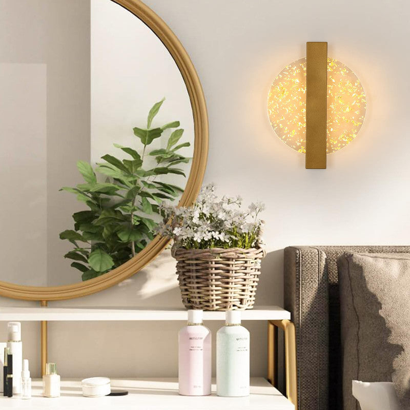 Wandleuchte – goldener Acrylrahmen, warmes Licht